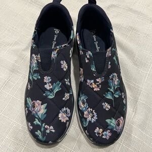 Vera Bradley VB Cloud Quilted Slip-On Shoes Blue Flowers Women’s Size 8 EUC